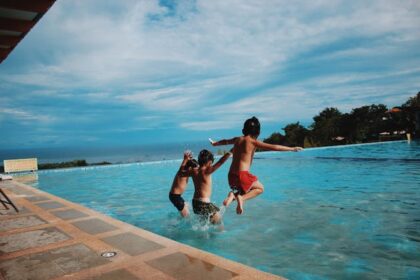 Criterii după care ar trebui să alegi covorașele pentru piscină